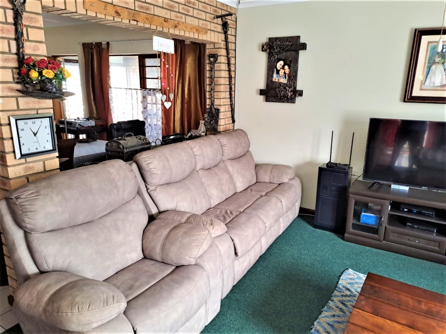4 Bedroom Property for Sale in Wavecrest Eastern Cape